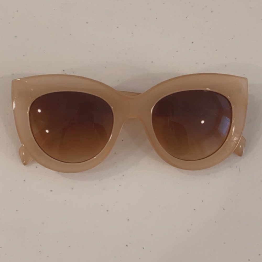 Adorable Free People Sunglasses